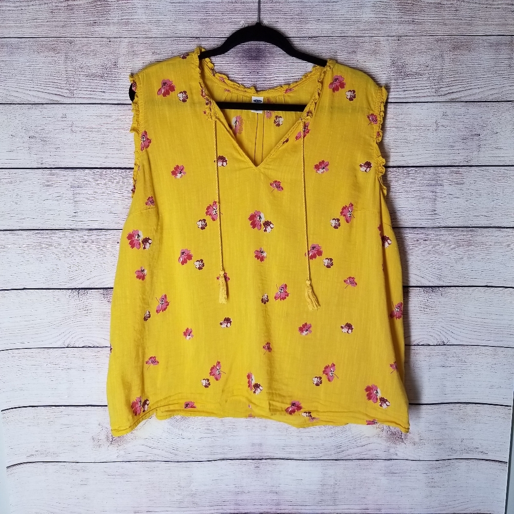 Old navy floral tank